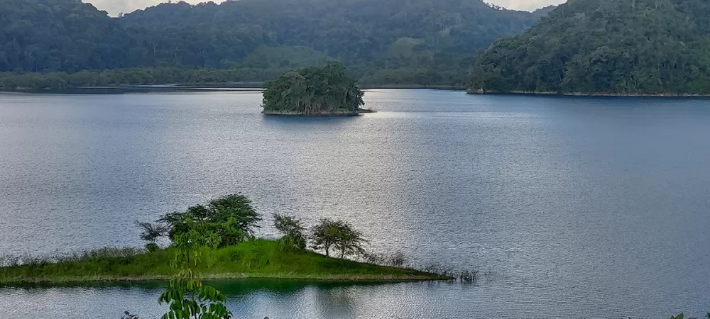 Laguna Guinea: Misterio y Belleza en un Tour Express desde Ocosingo