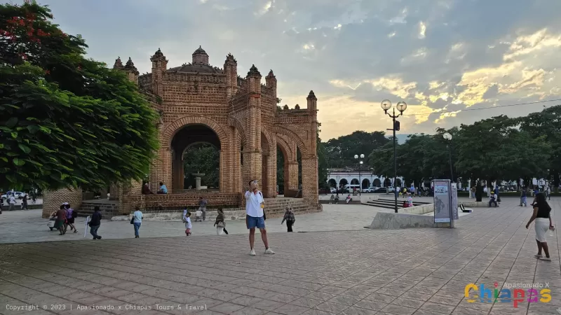 Personas en el castillo de chiapa de corzo