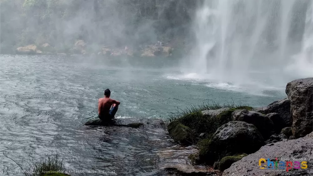 Descubre la Riqueza Natural y Cultural de Chiapas: Cascadas de Agua Azul, Misol-Ha y Palenque