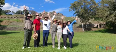 Turistas en Toniná